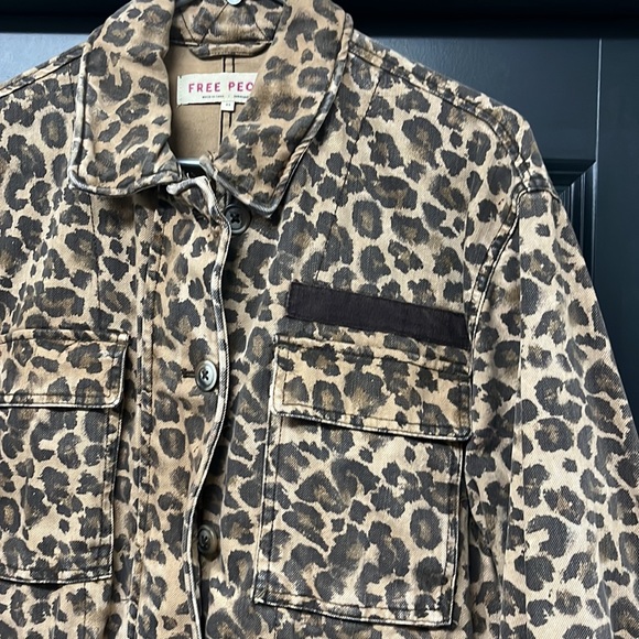 Excellent used condition animal print jacket Smoke free Worn  a handful of times - Picture 5 of 10